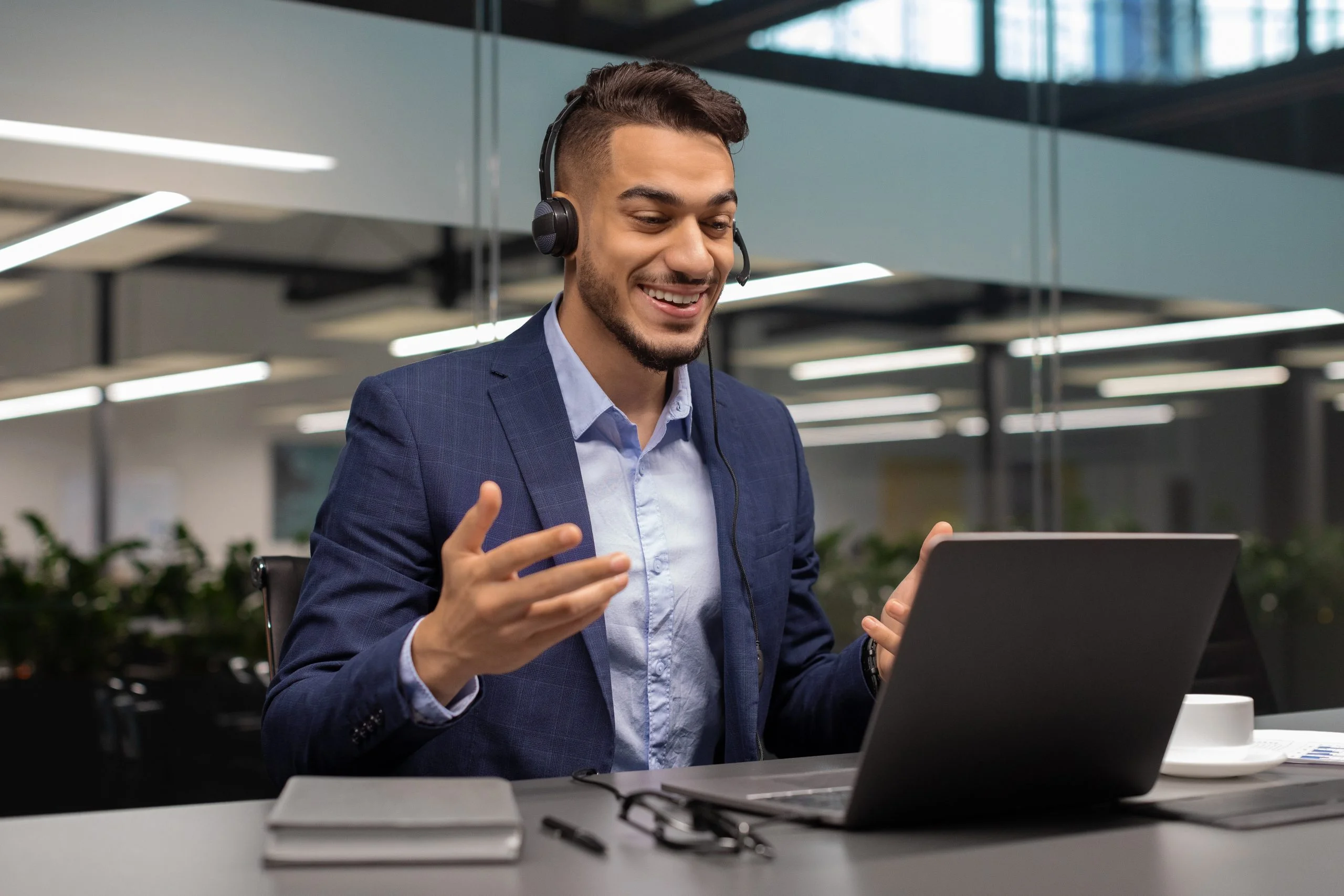 Closer de ventas gestionando oportunidades en CRM