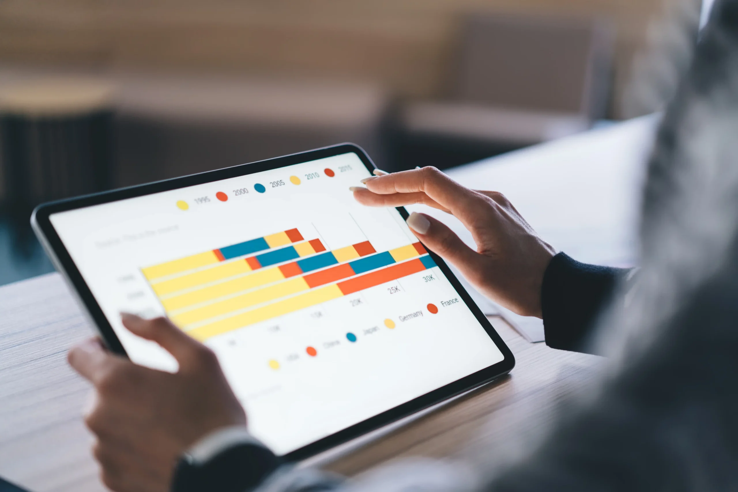 Closer de ventas remoto gestionando llamadas de conversión